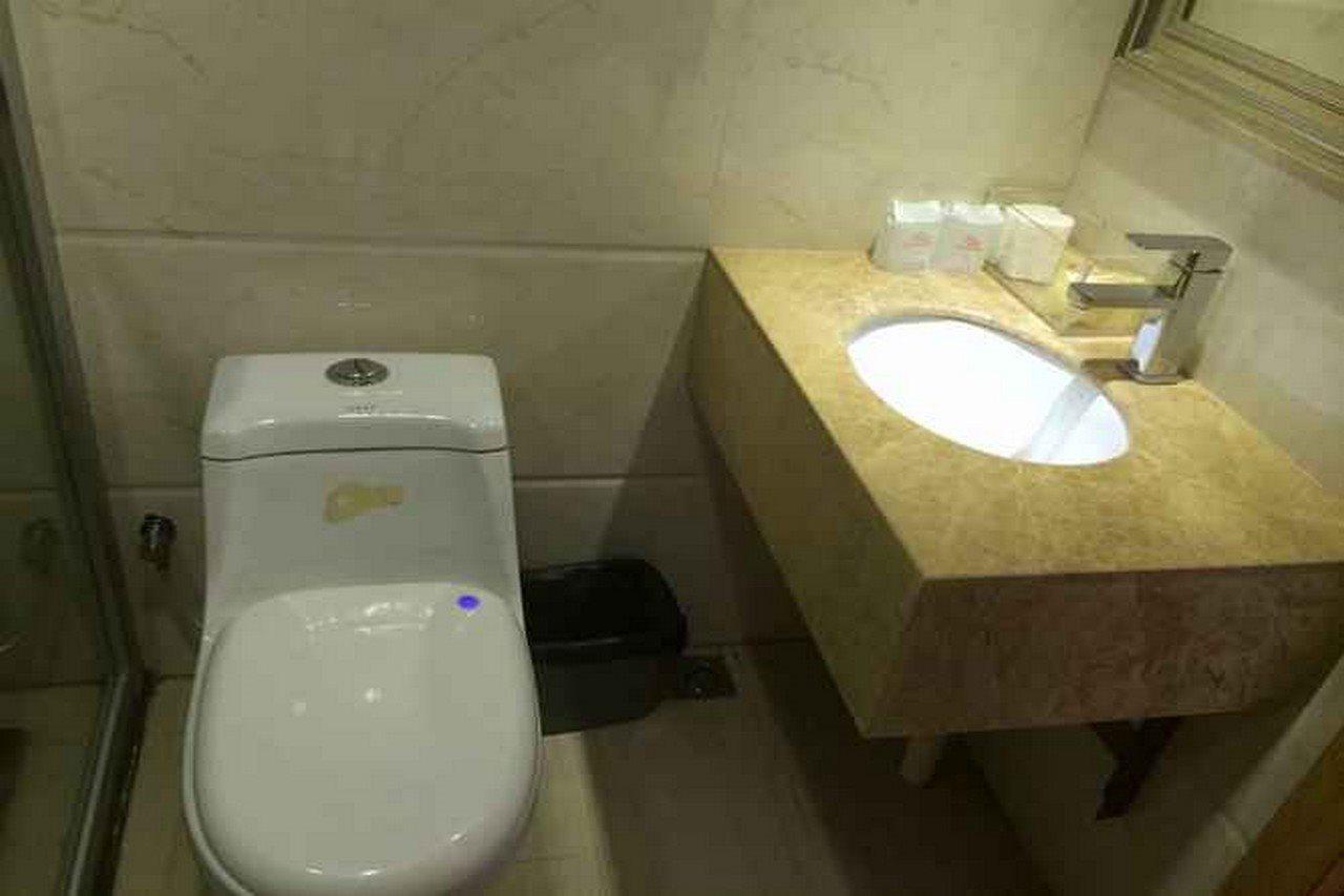 逸米酒店 -西村地铁站 Guangzhou Exteriör bild
