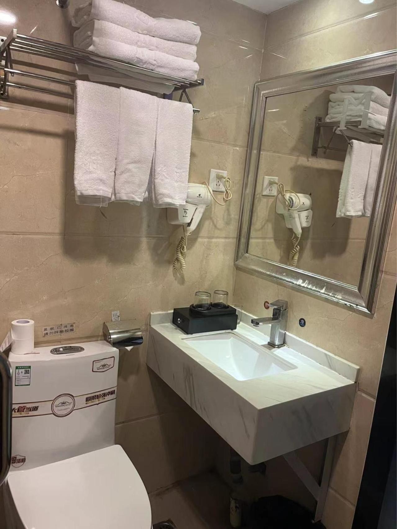 逸米酒店 -西村地铁站 Guangzhou Exteriör bild