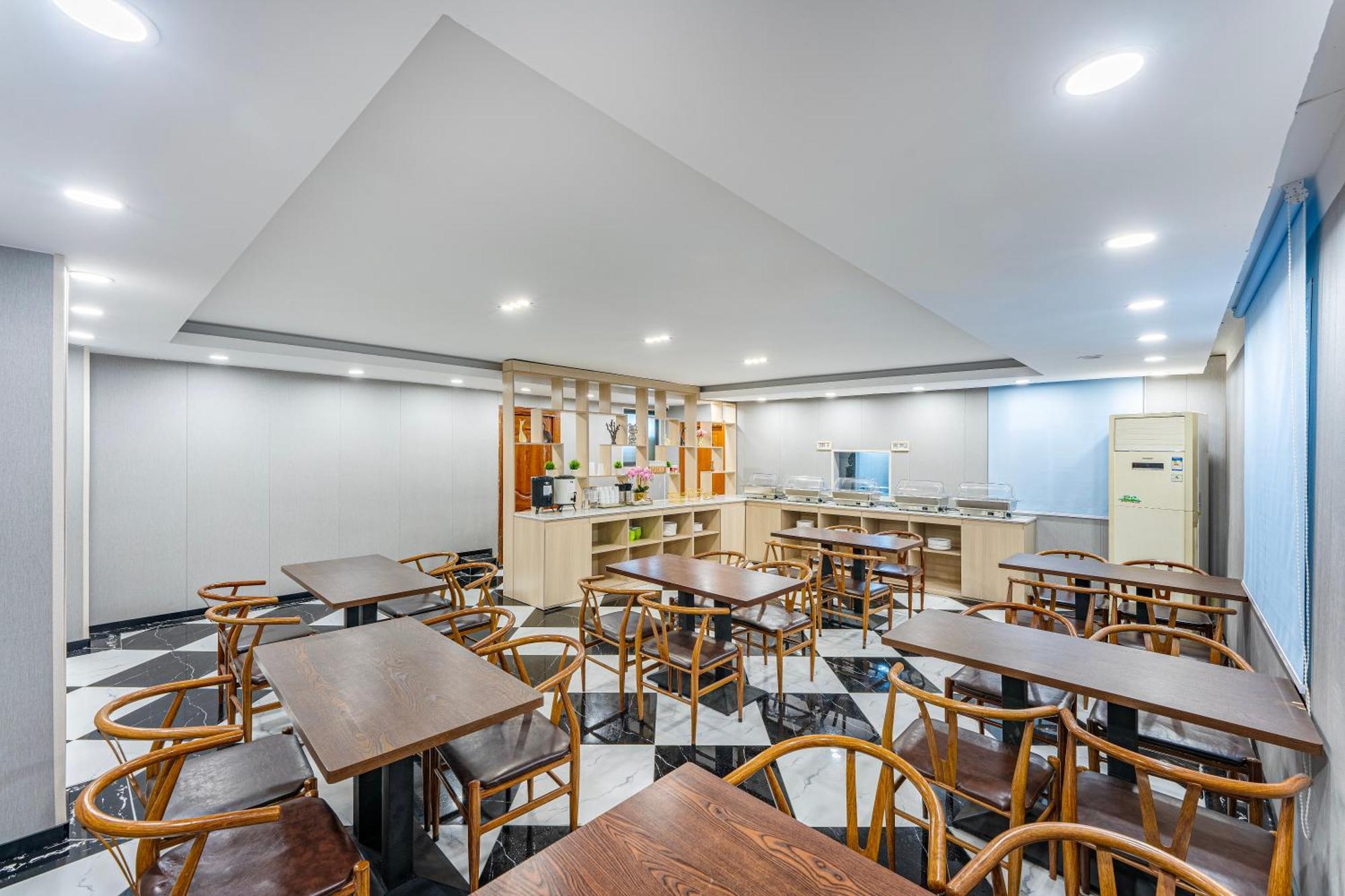 逸米酒店 -西村地铁站 Guangzhou Exteriör bild