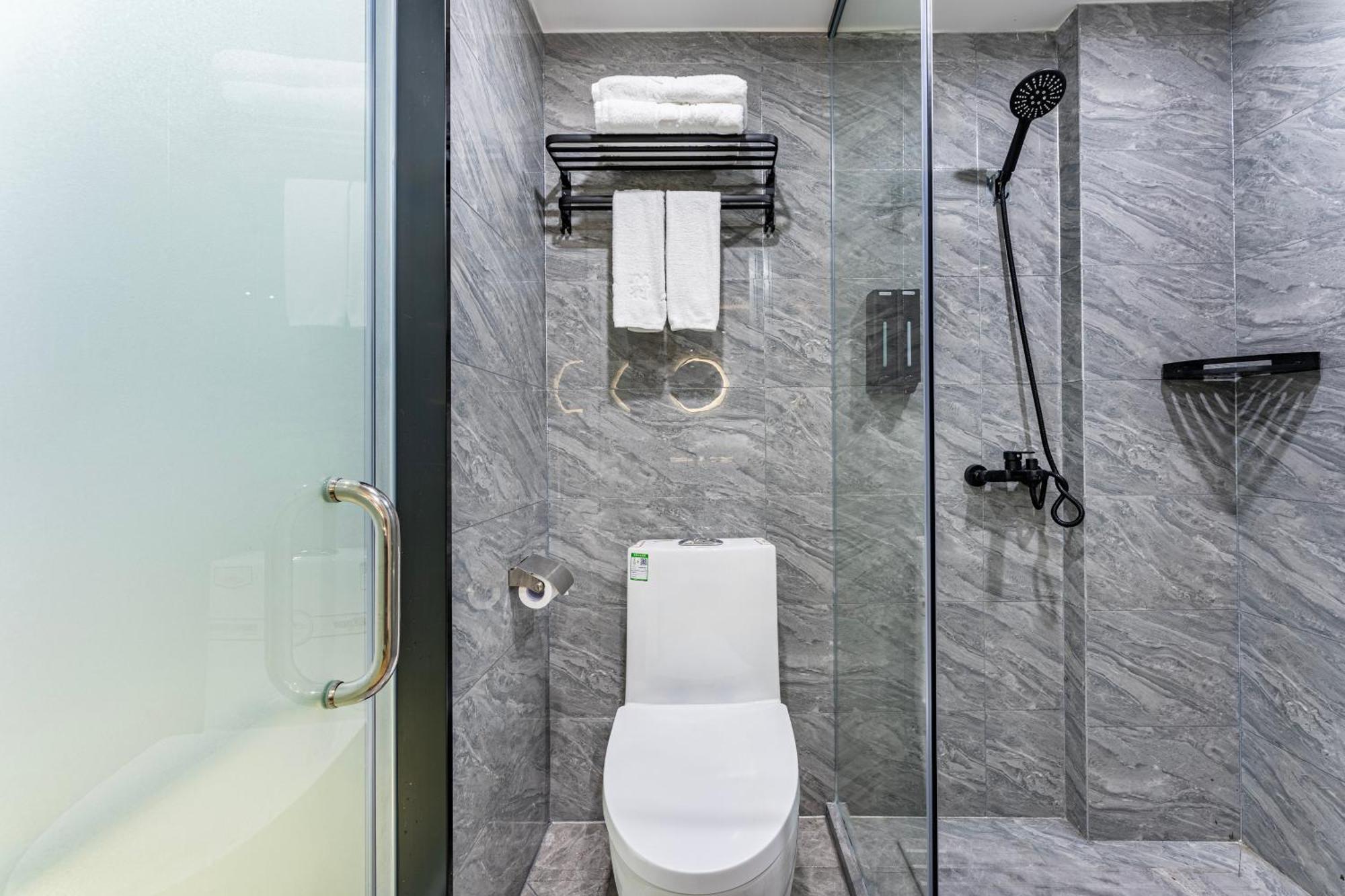 逸米酒店 -西村地铁站 Guangzhou Exteriör bild